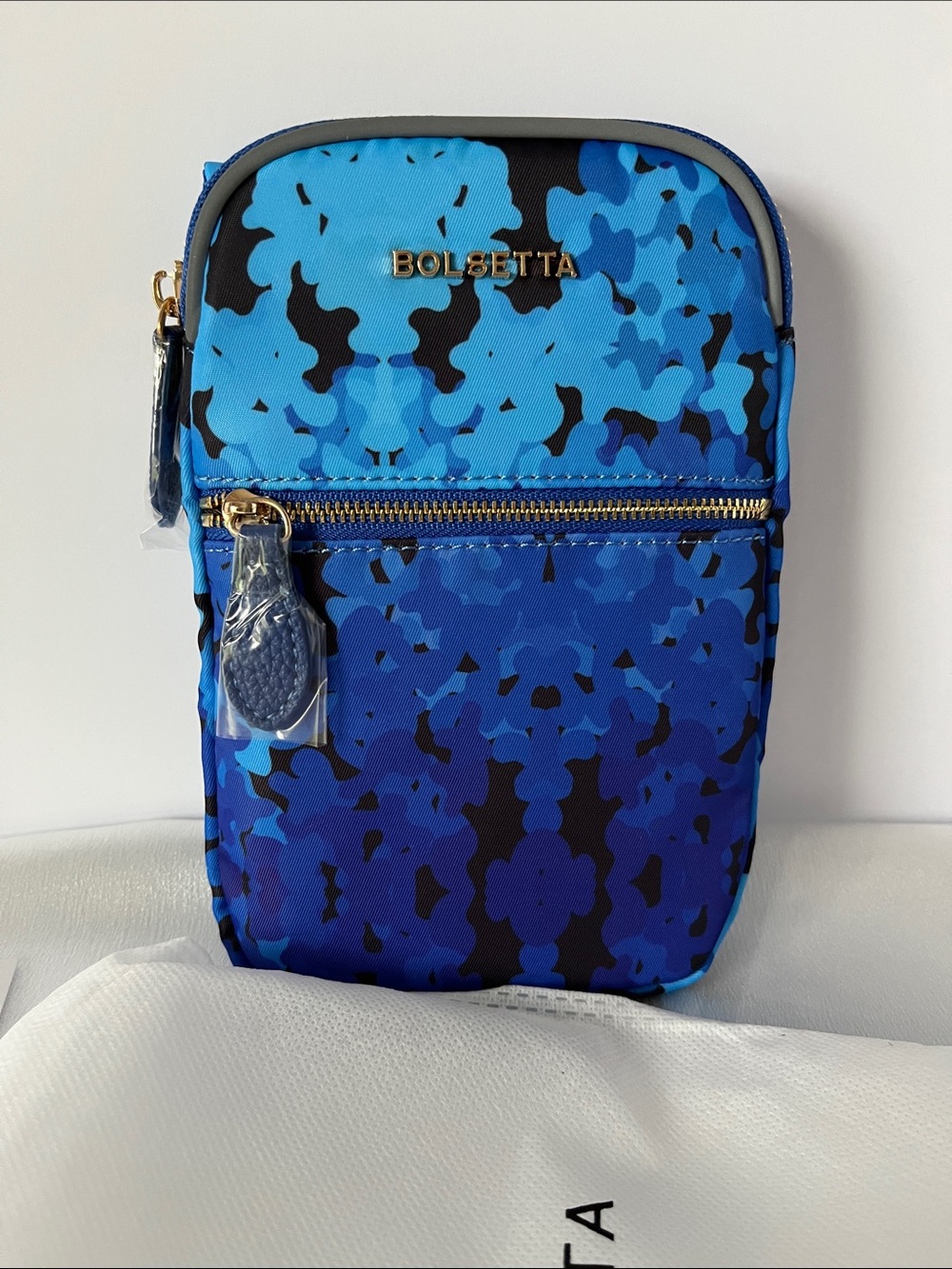 Bolsetta - RFID Blocking Magnetic Phone Pouch Accessory in Blue Floral